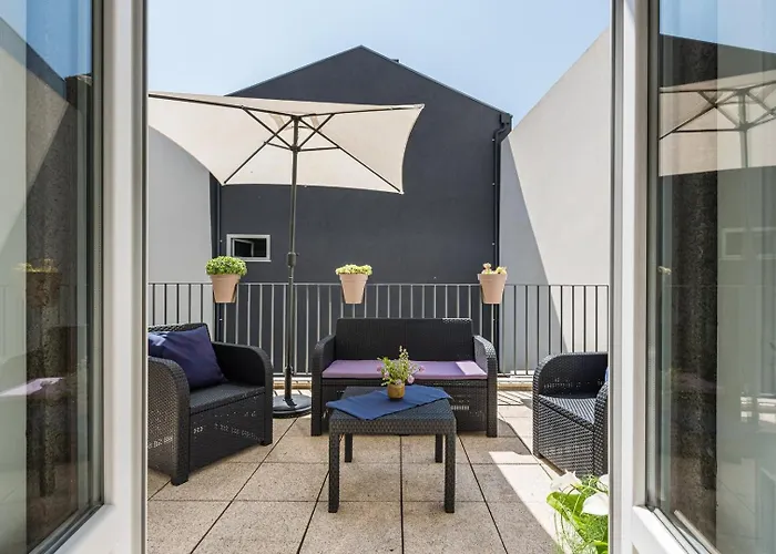 Guestready - Sunny Terrace In Downtown Lejlighed