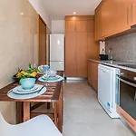 Guestready - Sunny Terrace In Downtown Apartment