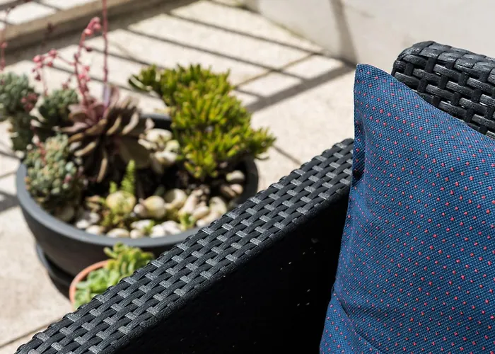 Guestready - Sunny Terrace In Downtown