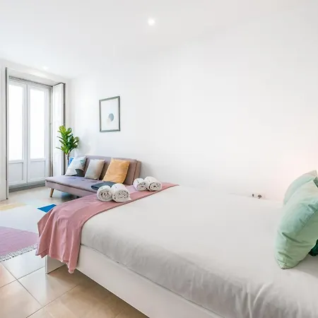 Daire Guestready - Sunny Terrace In Downtown *