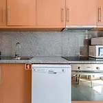 Guestready - Sunny Terrace In Downtown *
